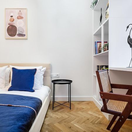 Tyzenhauz Apartments Krowoderska Street クラクフ エクステリア 写真