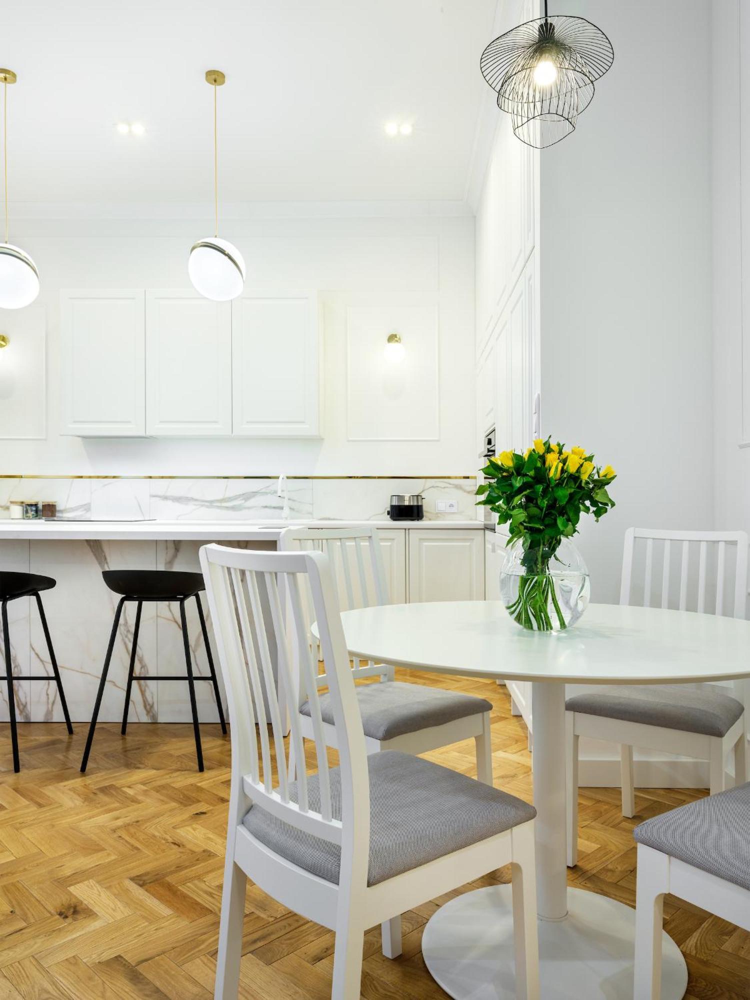Tyzenhauz Apartments Krowoderska Street クラクフ エクステリア 写真